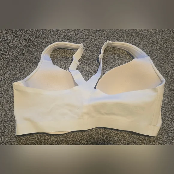 NWOT Victorias secret Sports bra White size 34DD - Picture 4 of 8